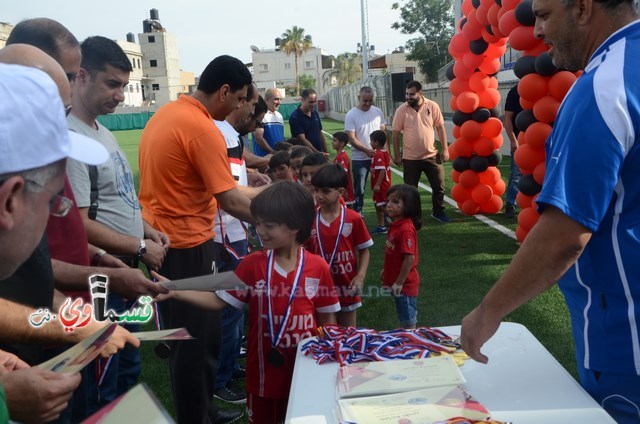 كفرقاسم – فيديو: قسم الشبيبة في نادي الوحدة يحتفل بانتهاء الموسك الرياضي في اجواء كرنفالية 